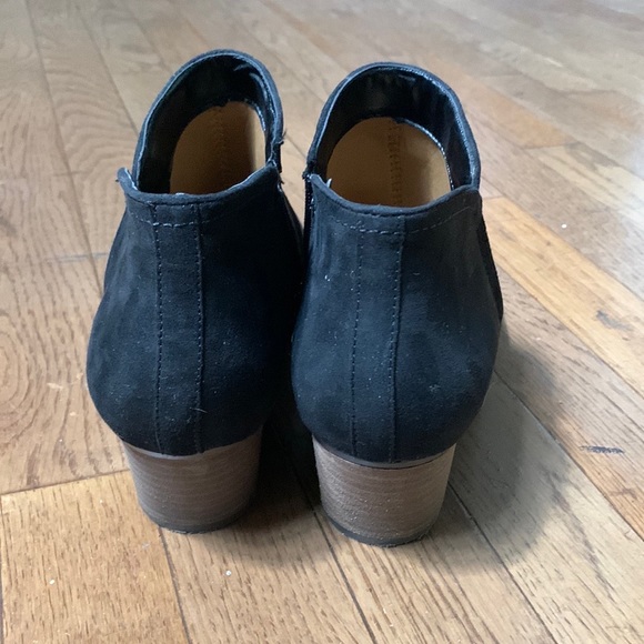 Fergie Bianca Perf Ankle Bootie _ Size 10 M - Picture 5 of 12